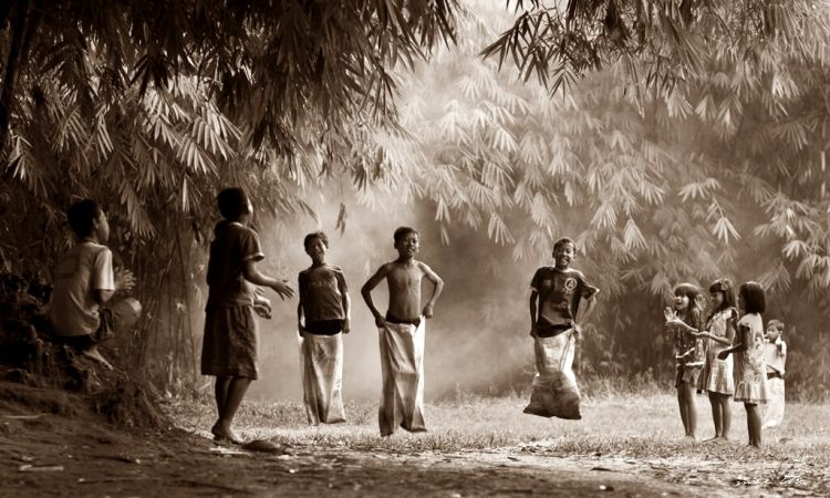 32 Permainan Tradisional Indonesia Gambar, Daerah Asal, Cara Bermain