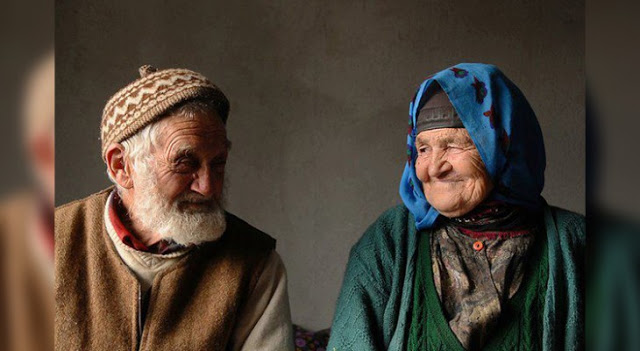 7+ Contoh Biografi Singkat | Seseorang, Teman, Orang tua, Diri sendiri