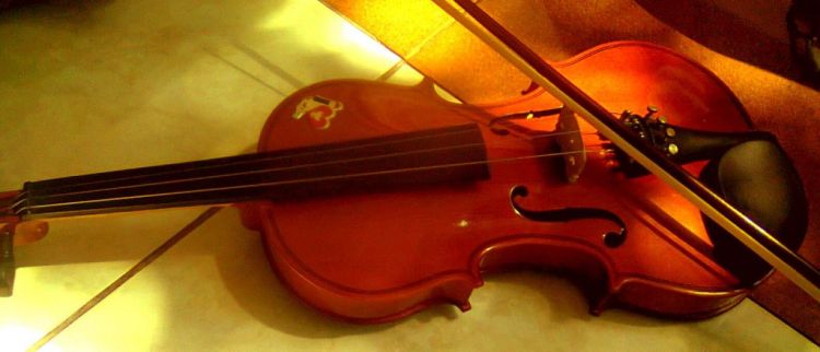 11 Alat Musik Modern, Gambar, Penjelasan Dan Cara Memainkannya