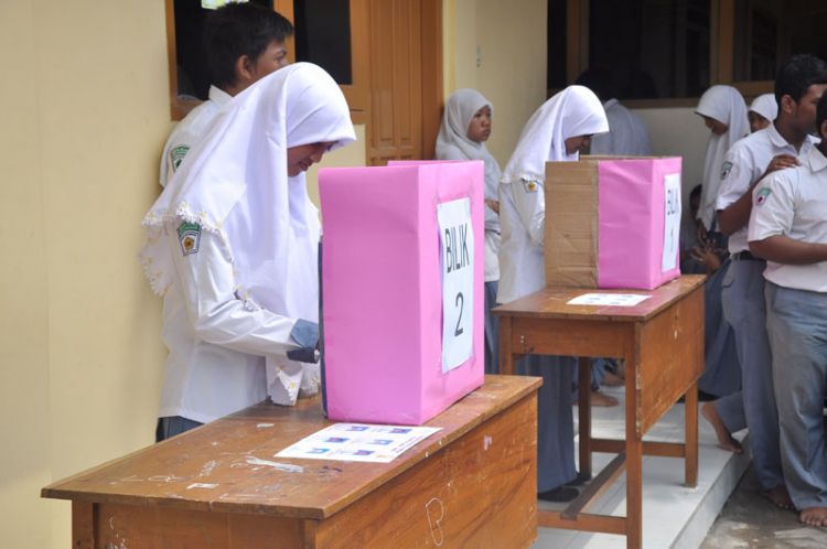 Pengertian Demokrasi, Macam Macam, Ciri Ciri, Prinsip Dan Contohnya